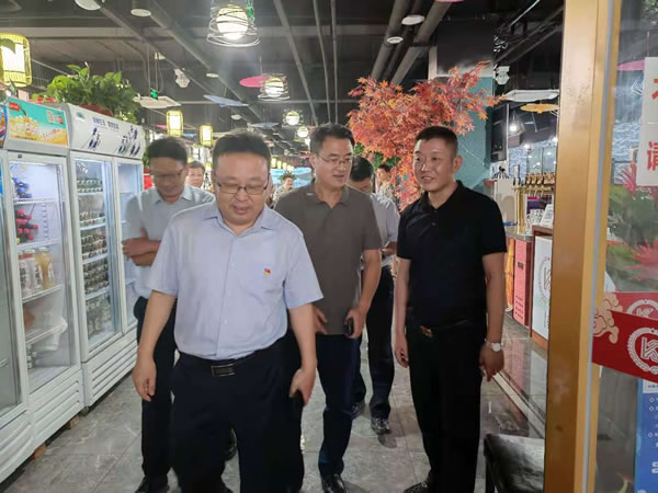 山東國投公司黨委委員、副總裁李欣勝到輕工供銷公司第二黨支部進行調研